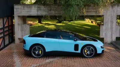 Ferrari presentó su primer auto eléctrico y lo que esconden sus puertas dejó a todos helados