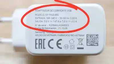 Lo que los números de tu cargador de celular ocultan y vos ignorás