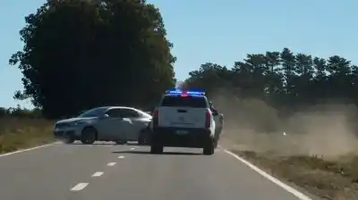 Escapó de la policía con bombas molotov: el plan oculto que reveló el interior de su auto