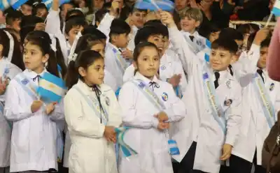 Alumnos de Monteros dieron su promesa de lealtad a la Bandera Argentina