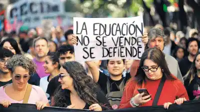 Docentes universitarios anuncian un paro de 72 horas tras la marcha federal: el Gobierno de Milei en la mira