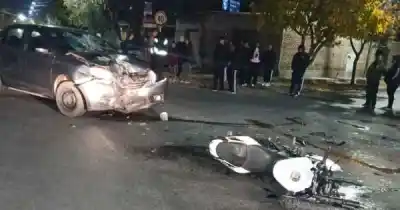 Chocaron de frente en Maipú y lo que le pasó al motociclista es desgarrador