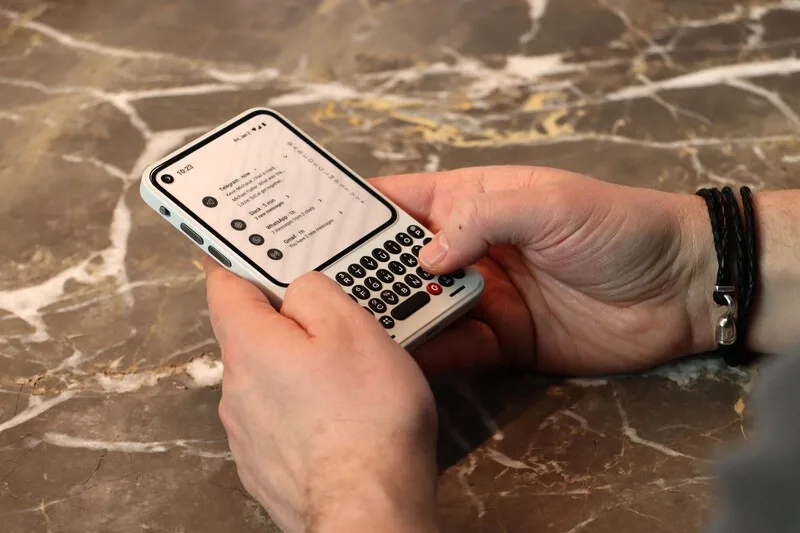 black_marble_white_communicator.jpg
