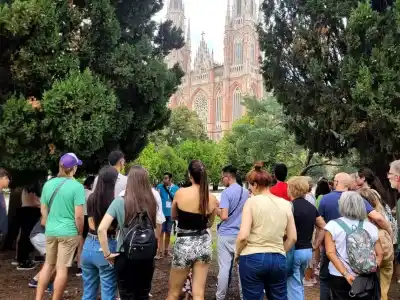 Fin de semana con visitas guiadas imperdibles en La Plata, Avellaneda y Bahía Blanca: mitos, cine y literatura