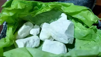 Allanaron la casa de una funcionaria municipal y lo que encontraron en el interior la dejó prófuga