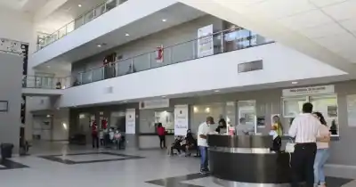 Encontraron algo inesperado en la mochila de una alumna de 15 años y la escuela estalló