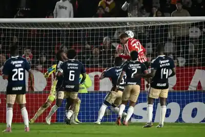 Gol agónico en el último suspiro: Estudiantes de La Plata se mete en octavos de final