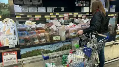 Aprietan el cinturón: el 14% de los hogares ya recortó alimentos y uno de cada tres no llega a fin de mes