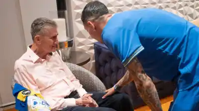 La visita que emocionó a todo Central: lo que Ángel Di María y los ídolos canallas le llevaron al Patón Bauza