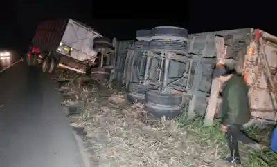 Impactante vuelco de camión en la Ruta 38: “Conductor ileso tras esquivar otro vehículo”