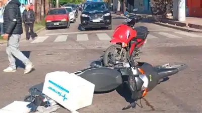Tres heridos en un violento choque de motos en pleno centro: lo que se sabe hasta ahora