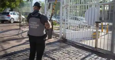 Agente penitenciario cayó en un control: lo que llevaba entre sus prendas desató un sumario