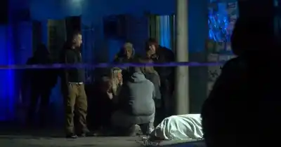 Balacera contra un supermercado chino: un jubilado de 81 años murió en la vereda