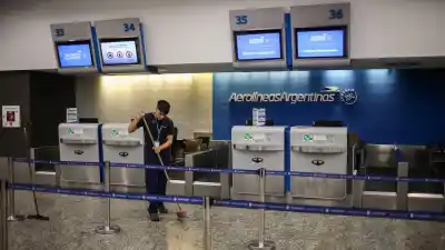 Tareas de mantenimiento en Aeroparque: un tablero cayó y desató una tragedia