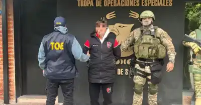 Detienen a profesor de Newell’s que trabaja con chicos con discapacidad por el ataque incendiario contra el auto de Facundo Guch