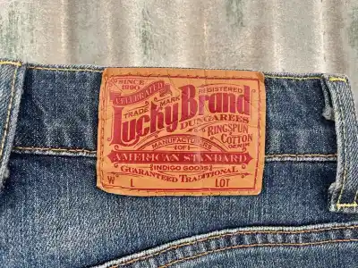 Desembarco millonario: una icónica marca de denim llega al país y promete precios que desafían al mercado