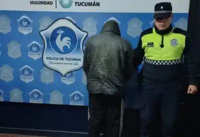 Huyó de la policía en Banda del Río Salí: el auto que manejaba tenía un secreto de 5 años