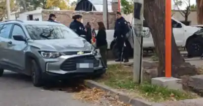 Policía Rural perdió el control y chocó en Rivadavia: el insólito motivo del accidente