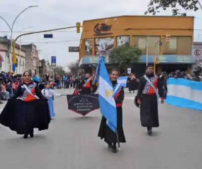 Un 9 de Julio vibrante en Monteros con desfile cívico militar