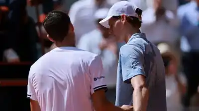 El batacazo que rompió una racha histórica: lo que Cerúndolo le hizo a Sinner en Roland Garros