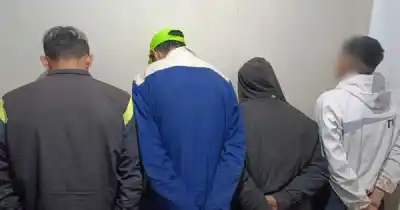Patrullaban en Maipú y lo que hallaron en el garaje y el patio los dejó sin palabras