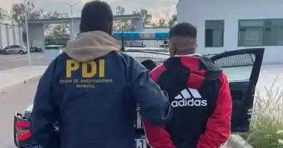 Arrastró a un hombre 50 metros tras una discusión y huyó: lo que hallaron en el allanamiento