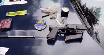 Paseaba en el Parque San Martín y la policía encontró algo que no esperaba