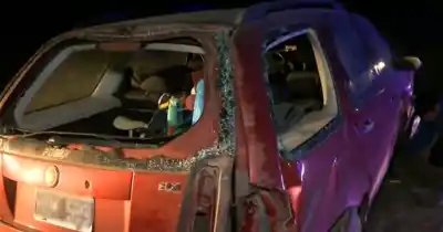 Chocó en un camino rural y lo que hallaron dentro del auto heló a los rescatistas