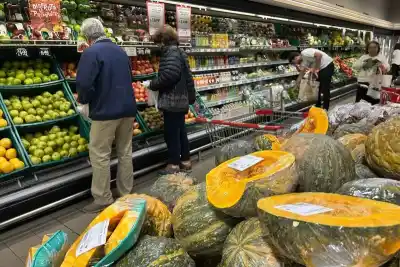 Caputo anticipa que la inflación de mayo será menor a la de abril y una encuesta clave muestra un giro en las expectativas