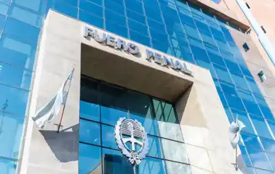 Denuncian a abogados por quedarse con la indemnización de una víctima de abuso: la maniobra que los delató