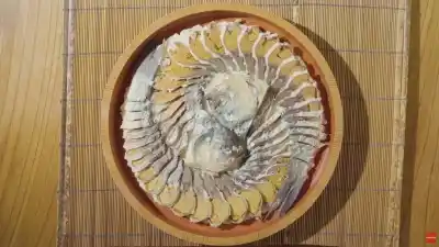 El sushi que se fermenta durante tres años: el plato ancestral que pocos conocen