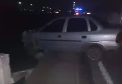 Conductor de Monteros quedó colgado con su auto en el Puente del Río Pueblo