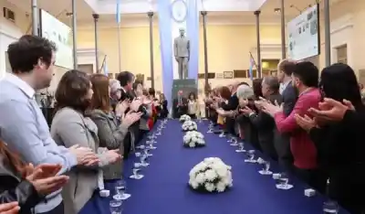 Emotiva despedida: leyeron una carta al rector saliente y rompió en llanto