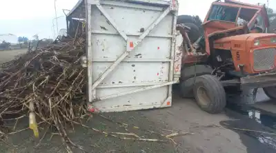 Rastra Cañera destrozó un Tractor en Monteros al desprenderse