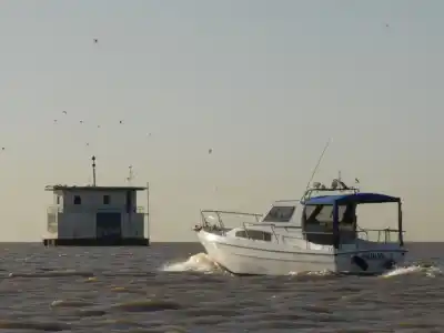 Buzos de AySA se sumergirán en el Río de la Plata: la razón que podría dejar sin agua a varios barrios