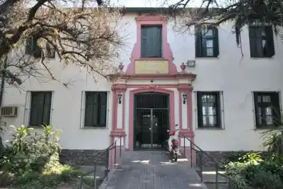 Robaron colchones y quisieron llevarse sillas de ruedas: la indignante seguidilla en un hogar de ancianos