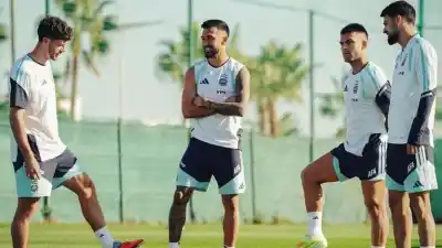 Se quedó afuera del Mundial y ahora será compañero de Cuti Romero: el Tottenham ficha a un defensor argentino