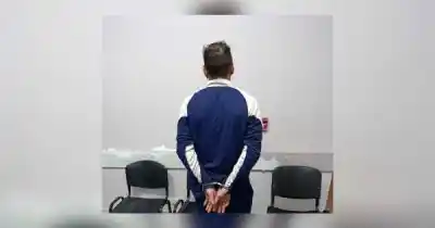 Intentó escapar de la policía en Maipú, cayó a un zanjón y lo que dejó en el camino lo delató
