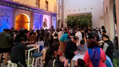 Intercambiaron figuritas del Mundial y lo que pasó en la explanada municipal sorprendió a todos