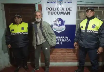 Recorría las calles desorientado y empujando una bicicleta: lo que ocurrió después sorprendió a todos