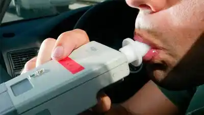 Detenido con alcoholemia positiva en un control: el insólito vehículo que manejaba y la rápida decisión que tomaron