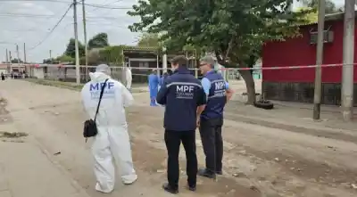 Discusión en la madrugada terminó con un disparo en el rostro y un policía detenido
