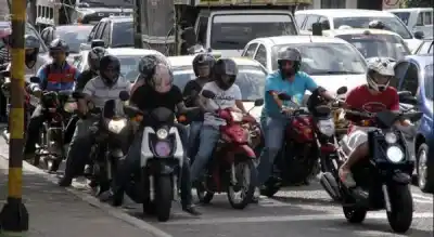 Motos vs. autos: la brecha que se agranda mes a mes y ya marca un récord