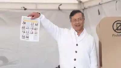 Petro no acepta el conteo oficial y siembra dudas sobre las elecciones en Colombia
