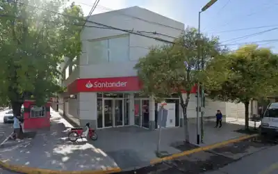 Banco Santander cierra su sucursal en Dolores: los trabajadores se enteraron hace diez días