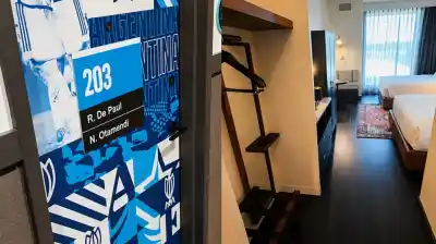 Otamendi abrió las puertas de la habitación que compartirá con De Paul en Kansas y el detalle que sorprendió a todos