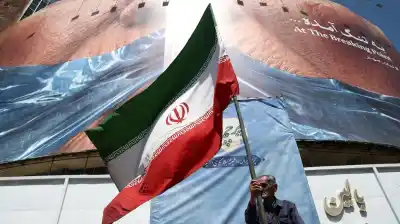 Irán lanzó un ataque contra una base militar de EE.UU. y Kuwait activó sus defensas aéreas