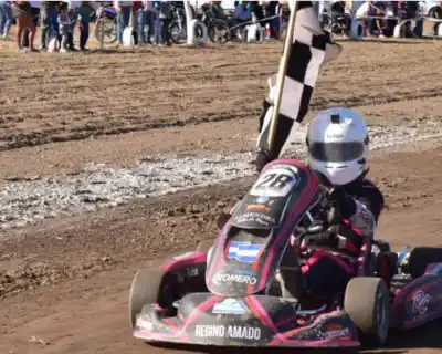 Amparo Carrasco Aráoz le puso el Sello de Monteros al Karting Tierrero