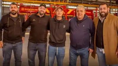 Scaloni visitó una fábrica de sembradoras en Santa Fe y lo que hizo adentro dejó a todos sin palabras