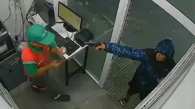 La noche que los narcos jugaron a la ruleta rusa en Rosario: el plan con niños sicarios que aterrorizó a toda una ciudad